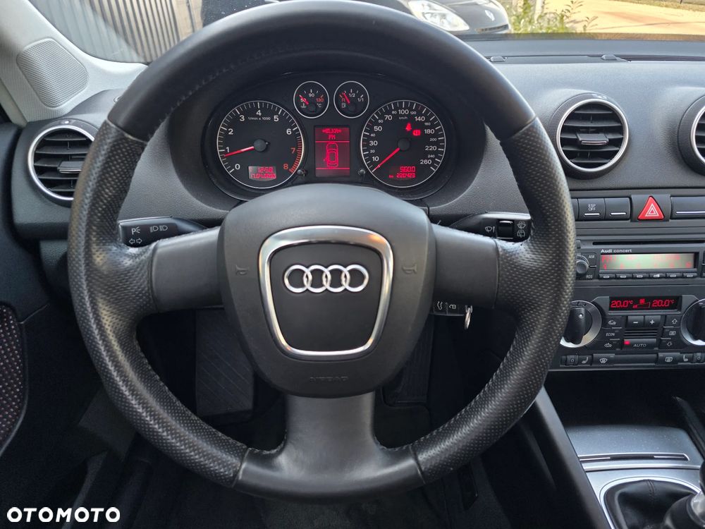 Audi A3 Sportback 1.6 FSI Attraction - 11