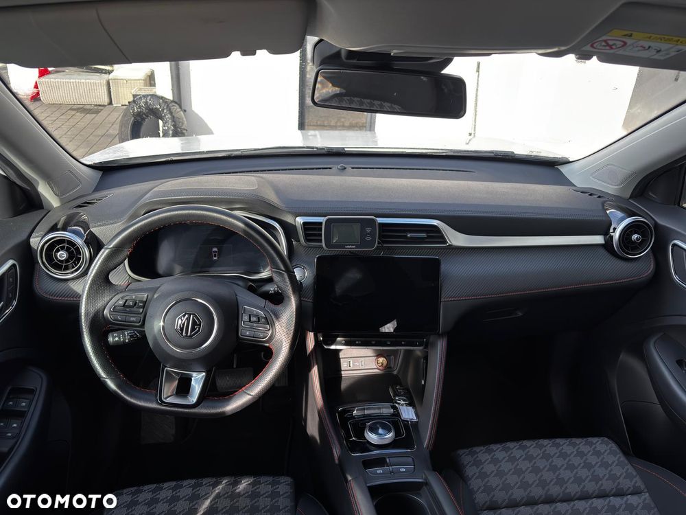 MG ZS Standard Luxury - 2