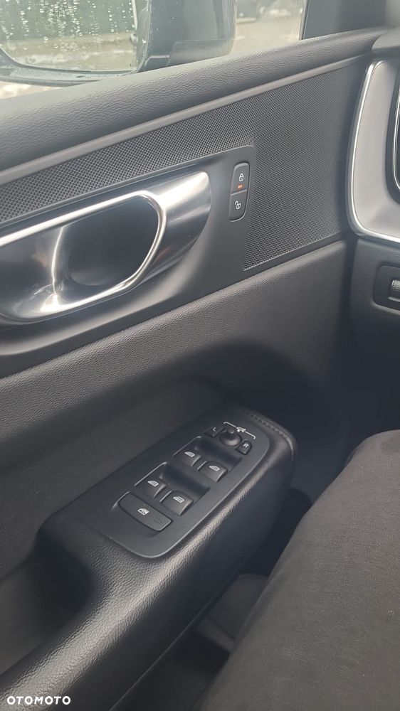 Volvo XC 60 D4 Momentum Pro - 26