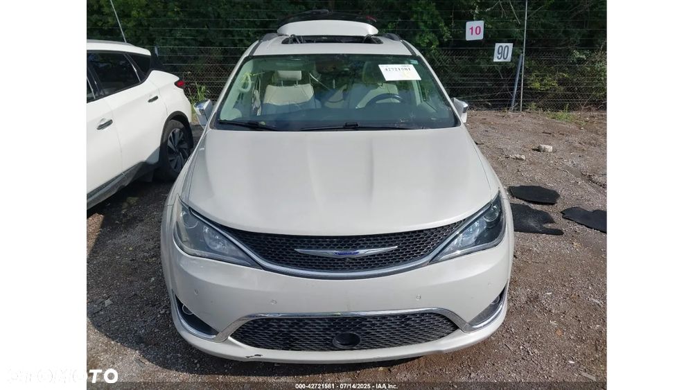 Chrysler Pacifica - 5