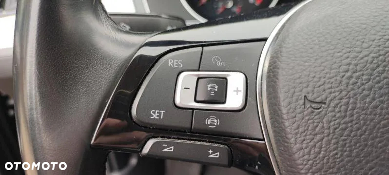 Volkswagen Passat 2.0 TDI SCR Comfortline - 12