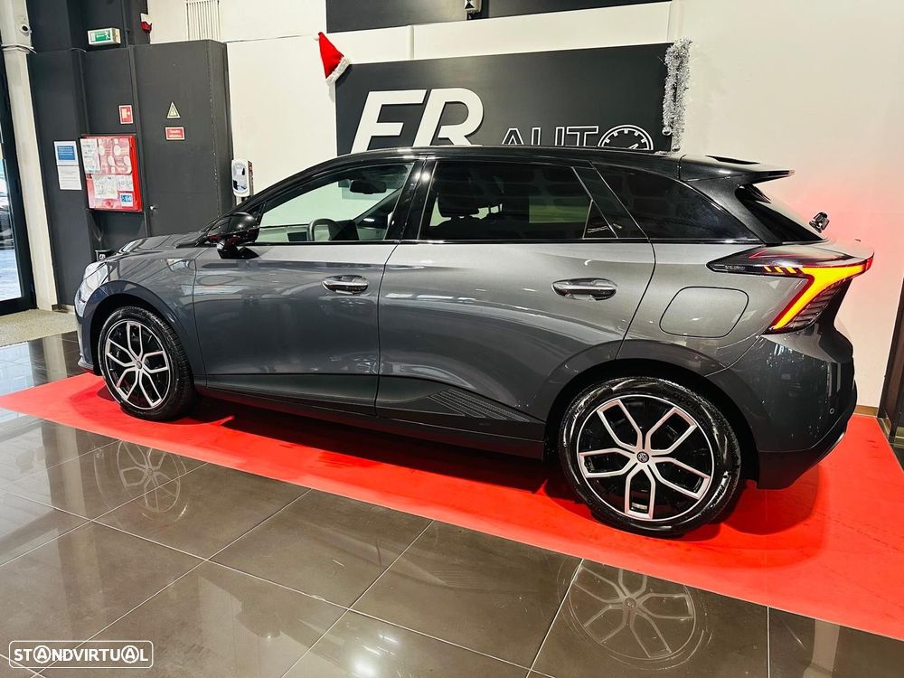 MG MG4 64 kWh Luxury - 12