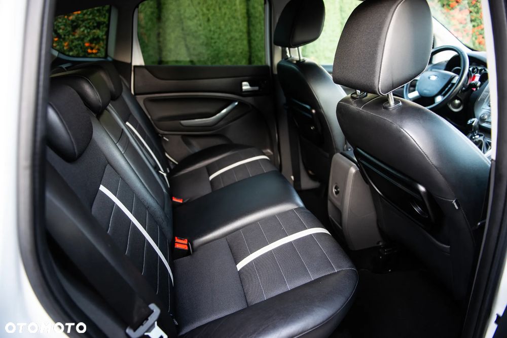 Ford Kuga 2.0 TDCi 4x4 Titanium - 24