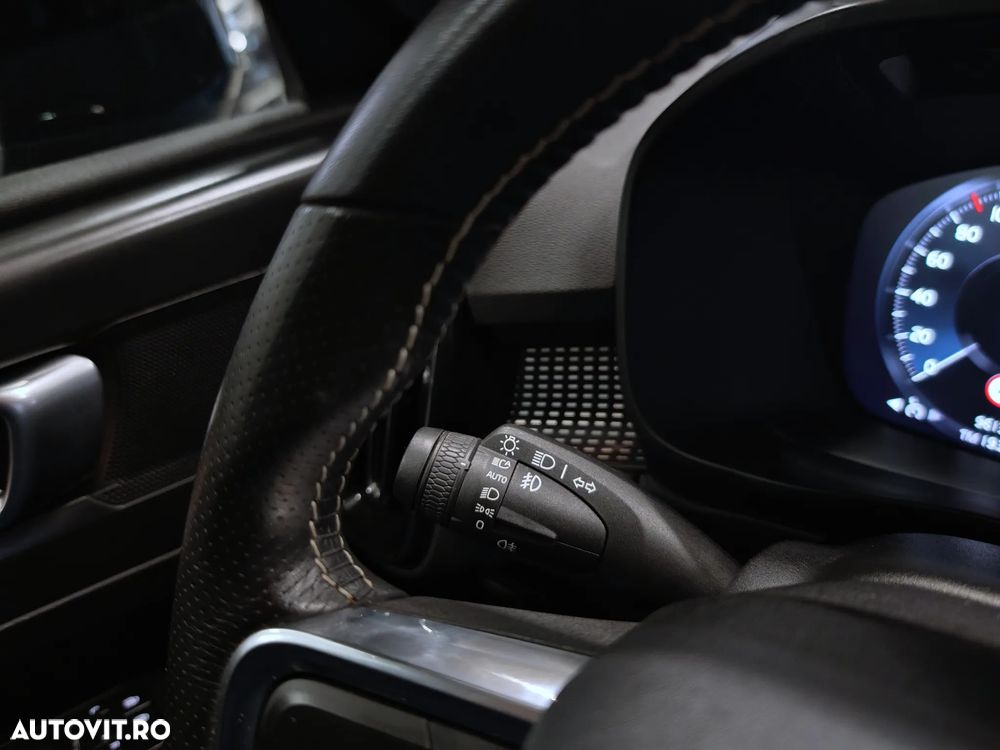 Volvo XC 40 T3 Geartronic RDesign - 28