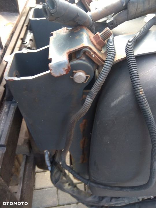 Zbiornik AdBlue Mercedes Actros Axor - 4