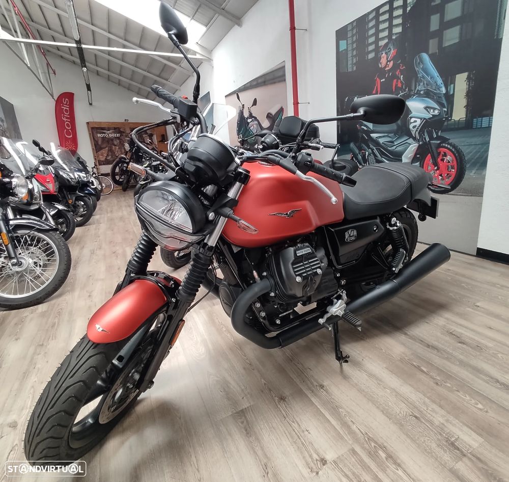 Moto Guzzi V7 Stone 850 - 2