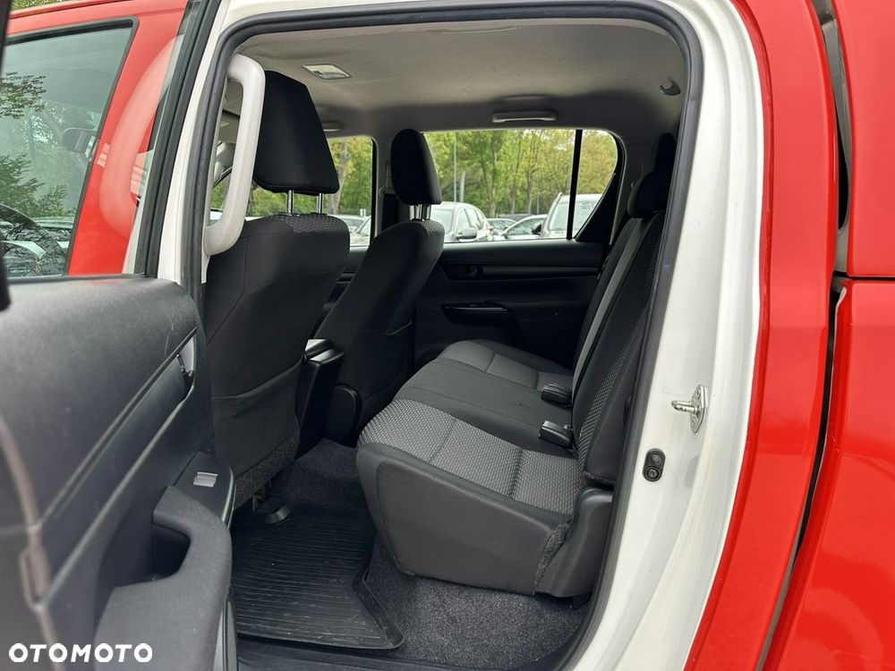 Toyota Hilux 2.4 D-4D Double Cab DLX 4x4 - 17