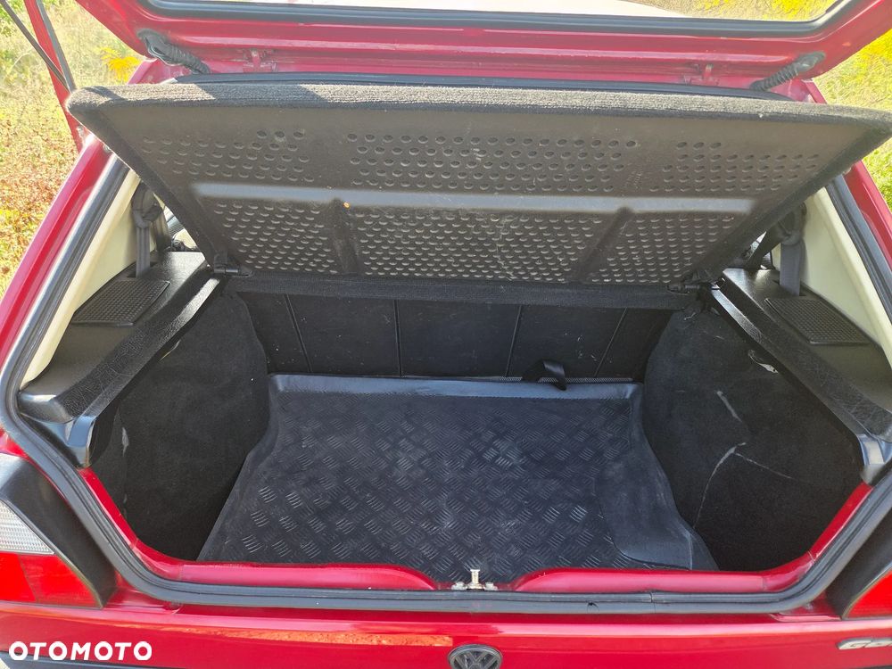 Volkswagen Golf 1.6 CL - 19