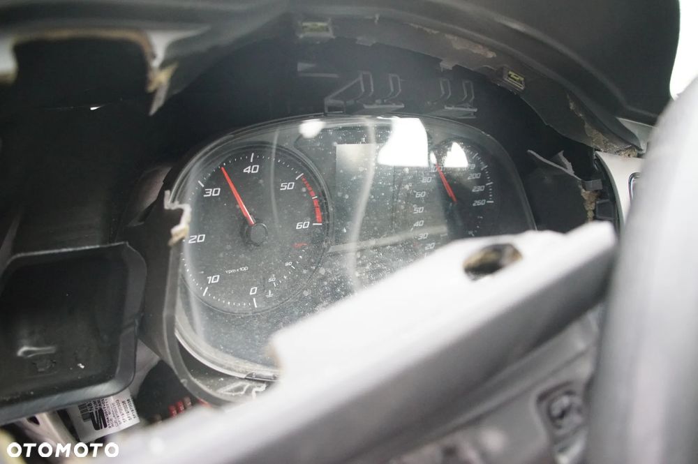 Auto na części - Seat Leon III ST Lift 1.6 TDI 90 KM DDY RSC L9YT 167 tys. 2018R Drzwi Lampy Klapa Szyby Felgi Relingi - 9