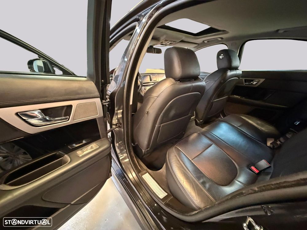 Jaguar XF - 24