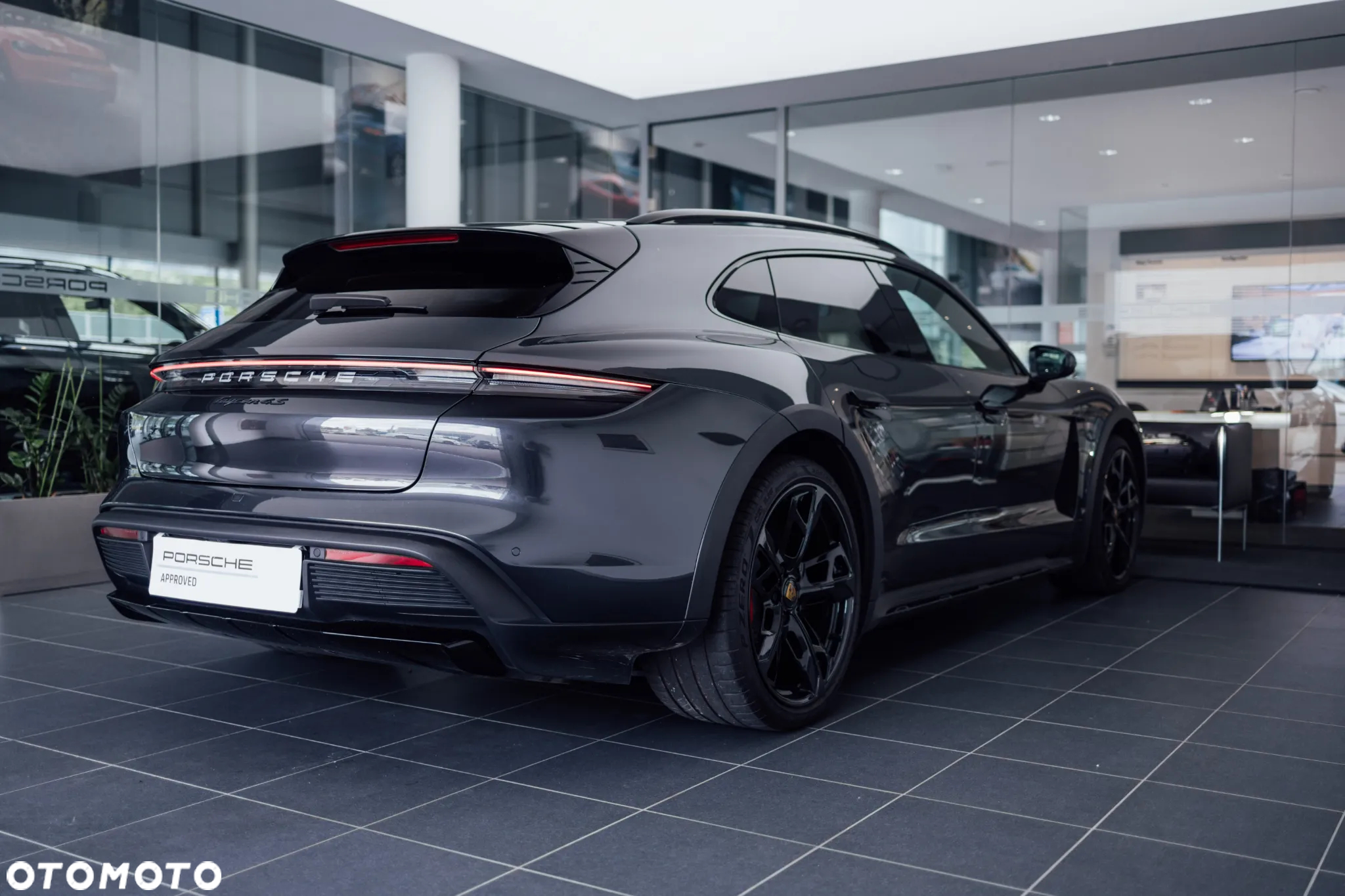 Porsche Taycan 4S Cross Turismo - 10