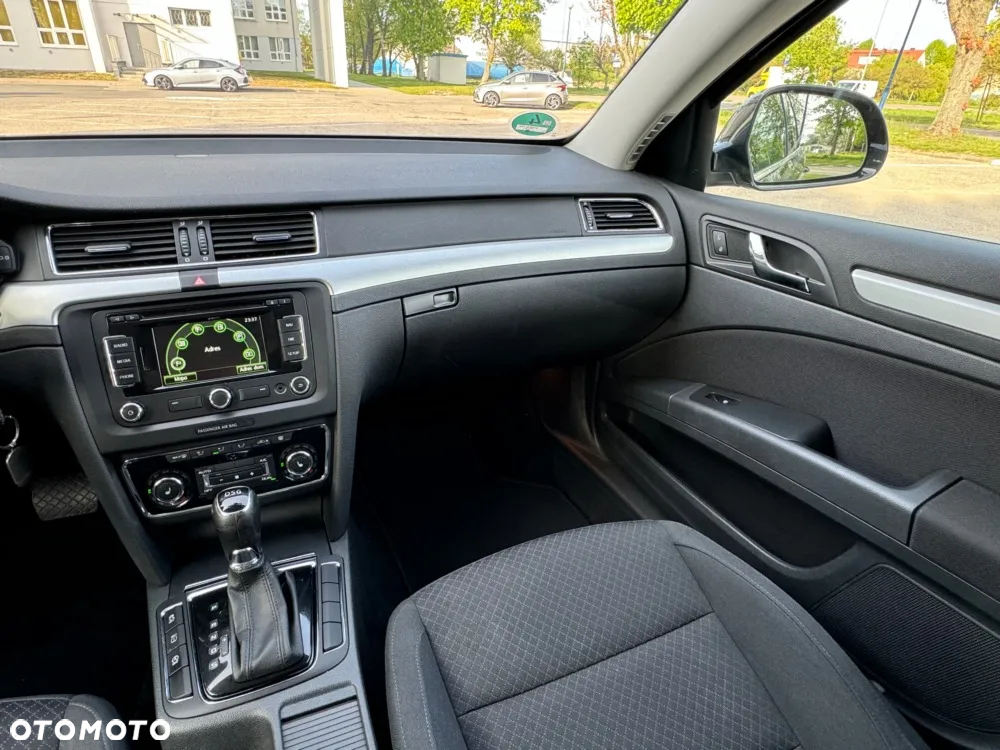 Skoda Superb Combi 2.0 TDI DSG Elegance - 22