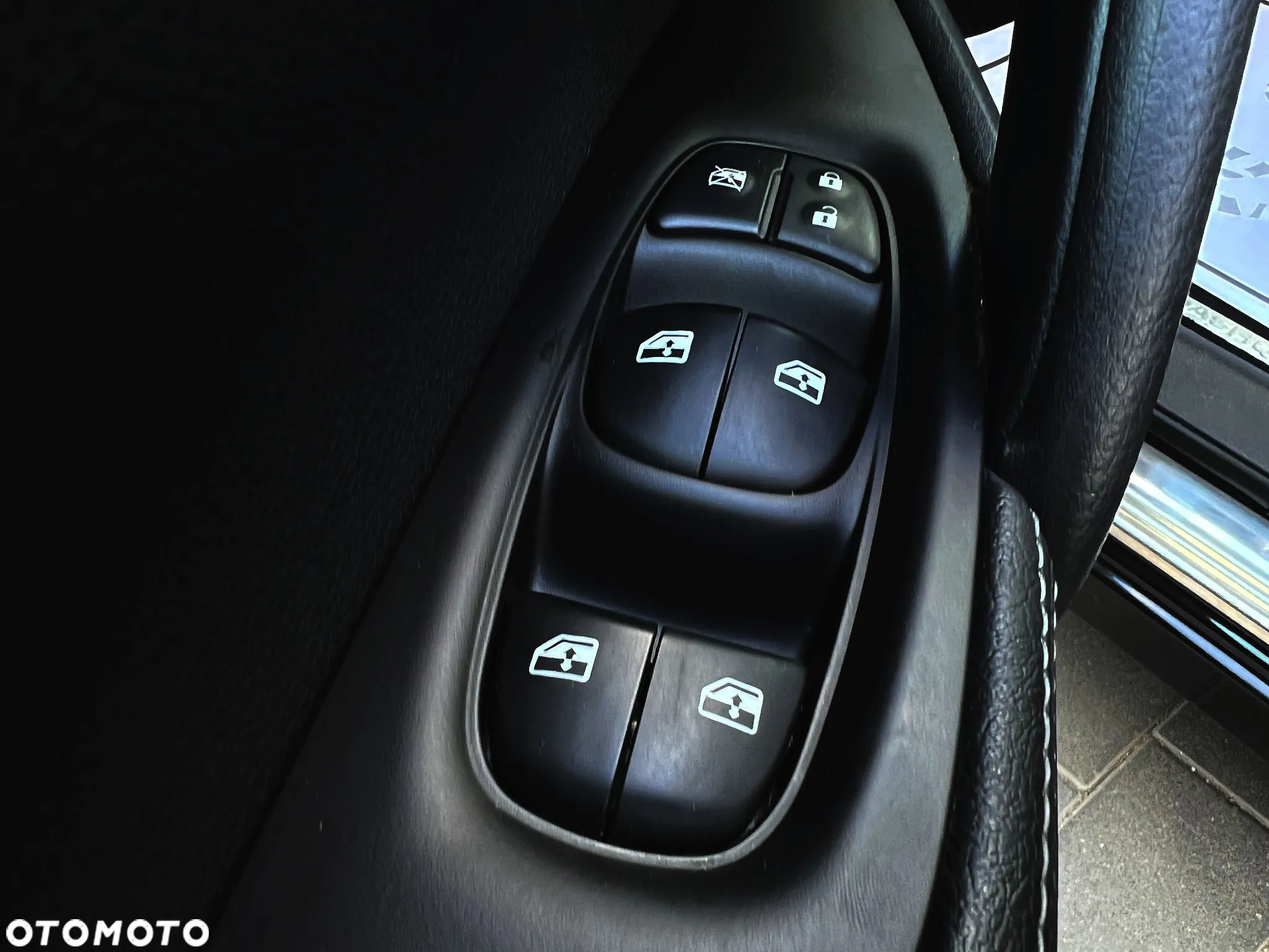 Nissan Qashqai 1.3 DIG-T N-Connecta - 24