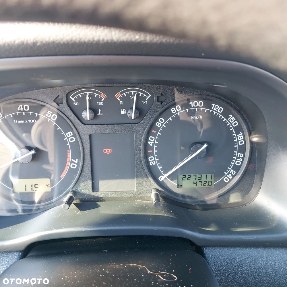 Skoda Octavia 1.6 Ambiente - 8