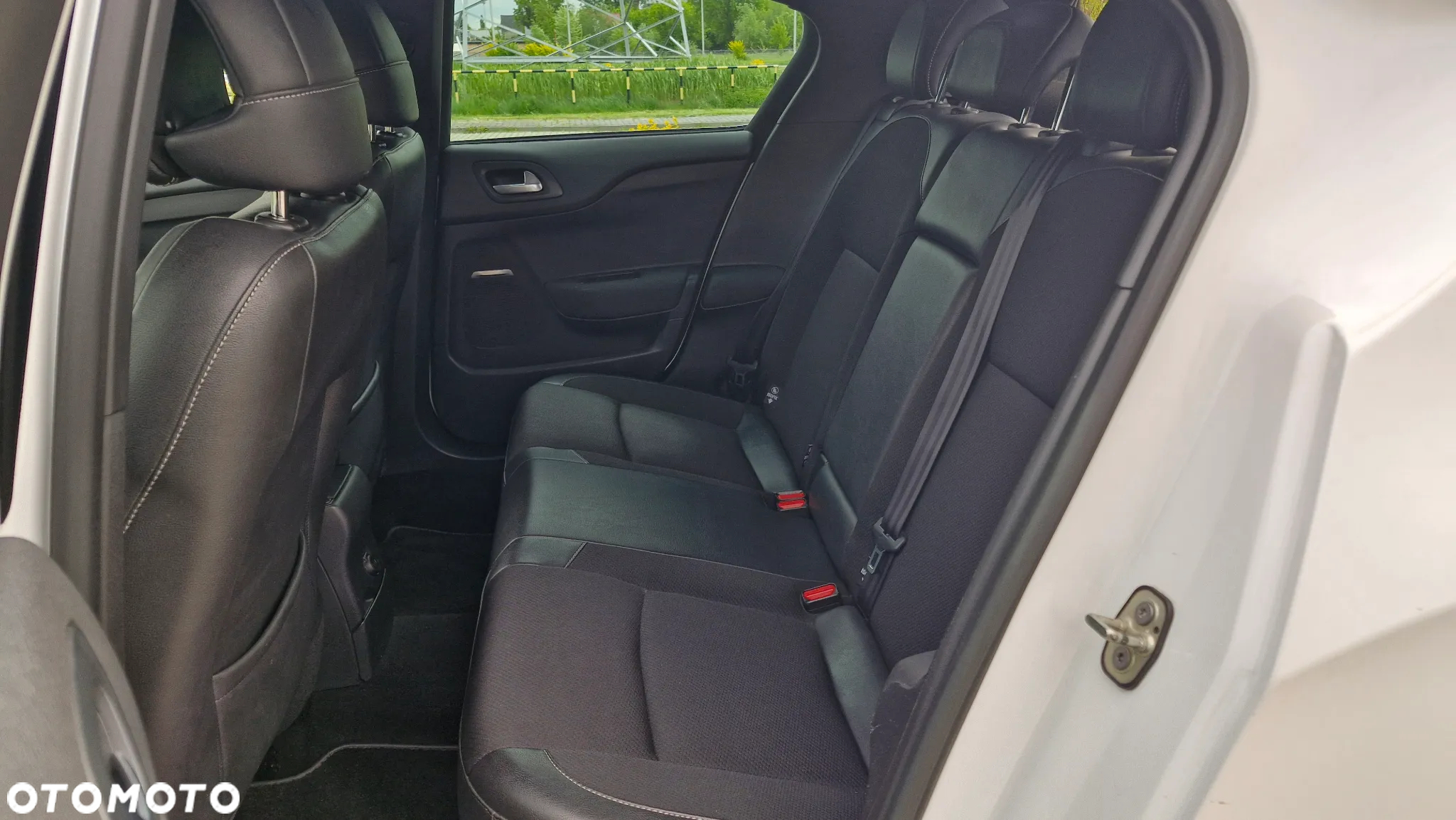 Citroën DS4 e-HDi 115 SoChic - 19