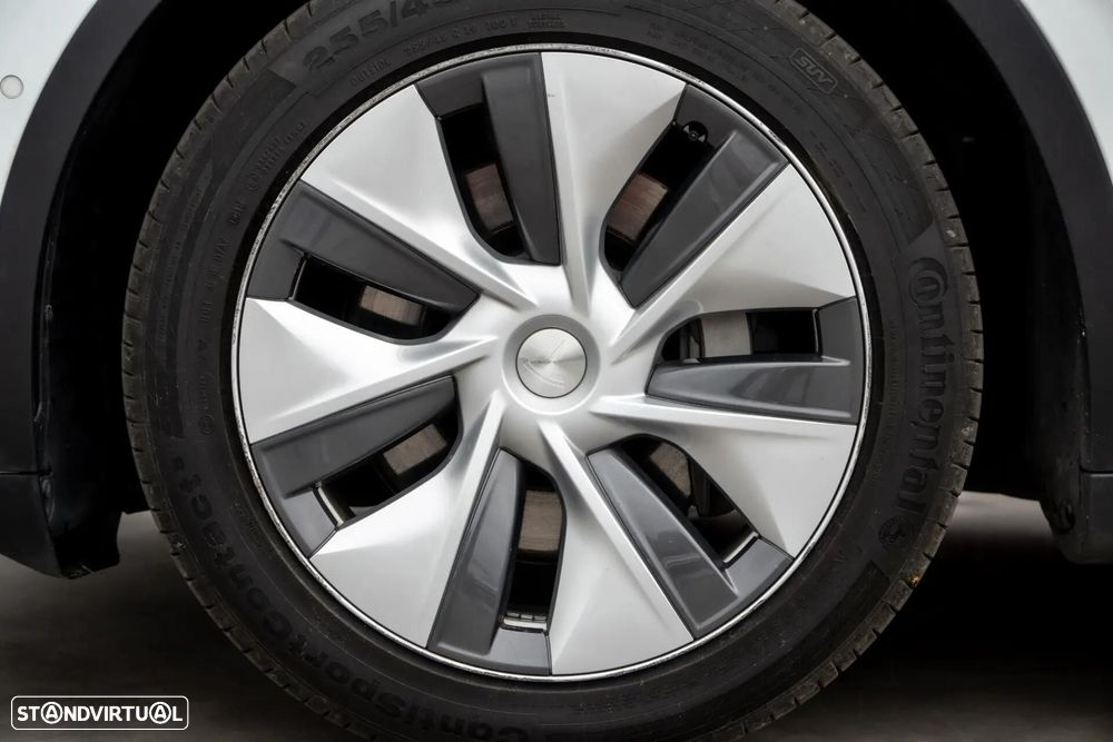 Tesla Model Y Long Range Dual Motor AWD - 18