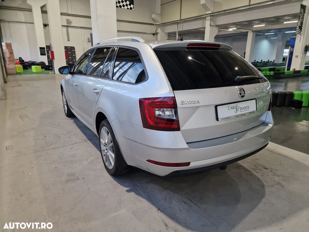 Skoda Octavia 1.6 TDI DSG Style - 6