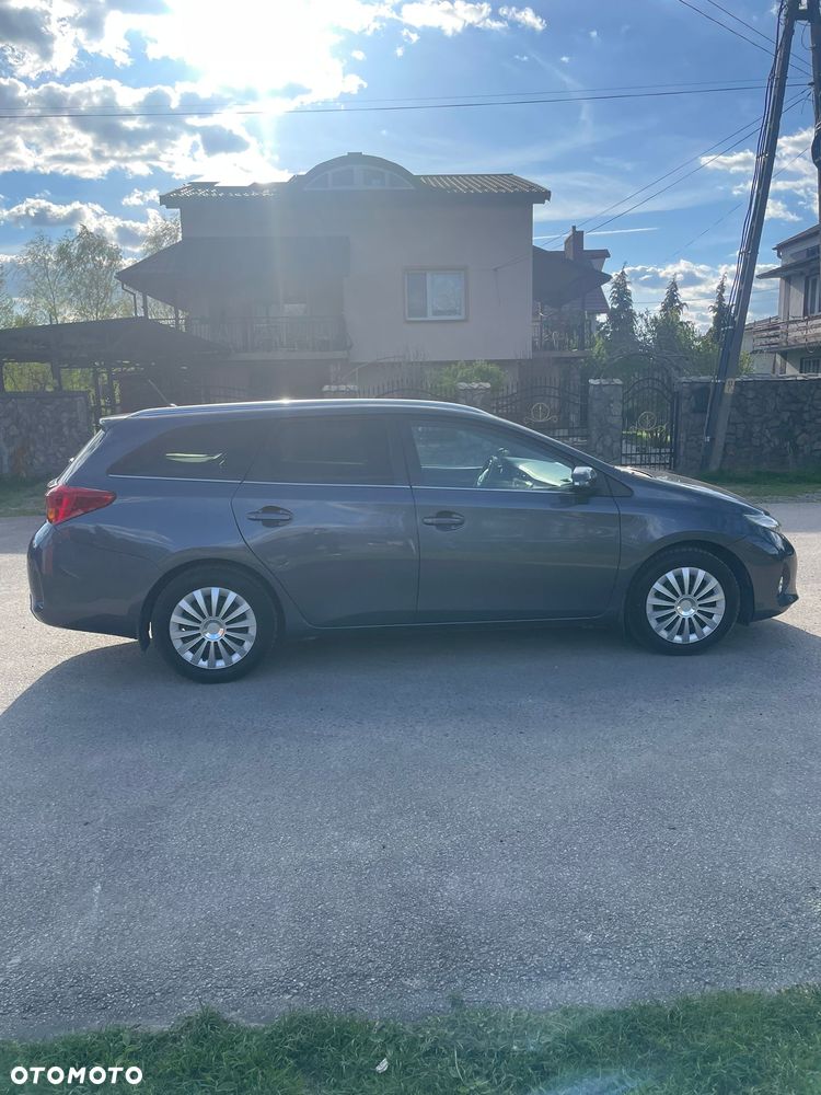 Toyota Auris - 2