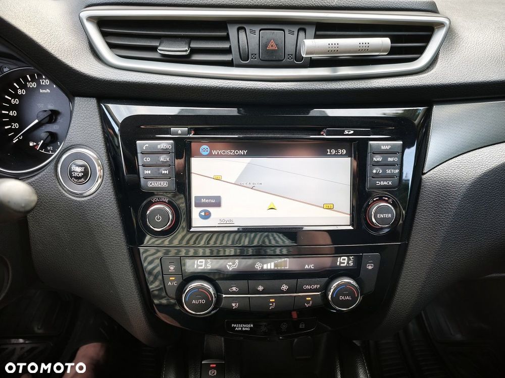 Nissan Qashqai 1.6 DIG-T N-Connecta - 36
