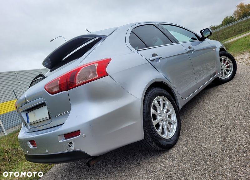 Mitsubishi Lancer 2010 photo 4