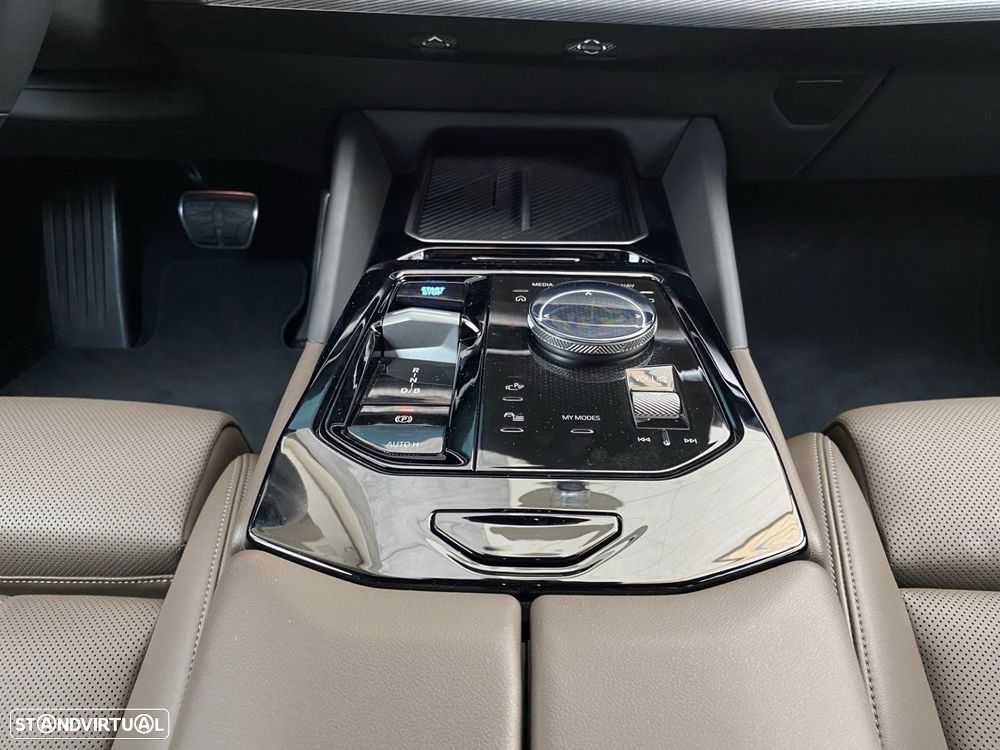 BMW i5 eDrive40 Pack Desportivo M - 14