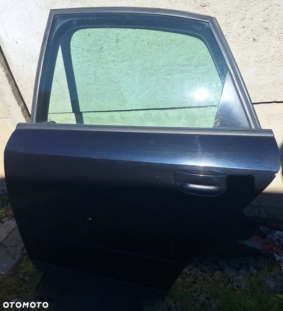 DRZWI LEWY TYŁ  -AUDI A4/ B6 SEDAN - GRANATOWE , KOLOR LZ5L - 1