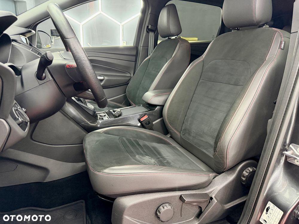 Ford Kuga 1.5 EcoBoost 2x4 ST-Line - 14
