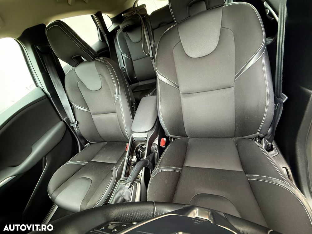 Volvo V40 T3 Geartronic - 12