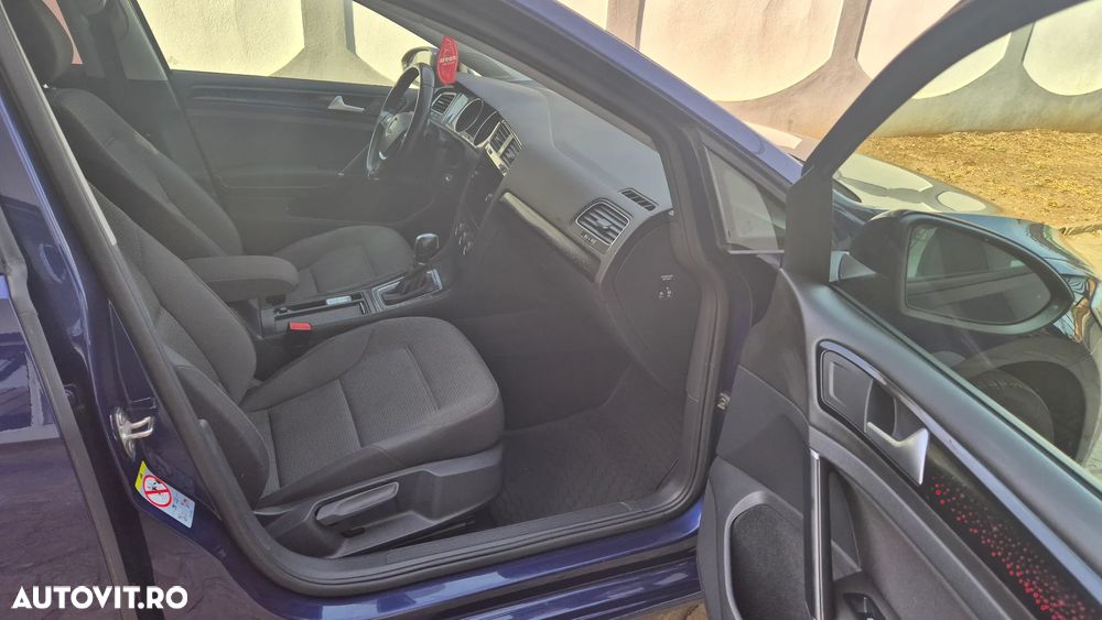 Volkswagen Golf - 6