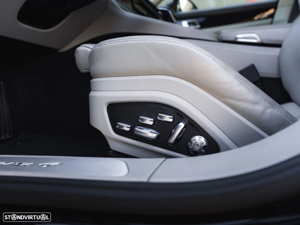 Porsche Panamera 4 E-Hybrid - 27
