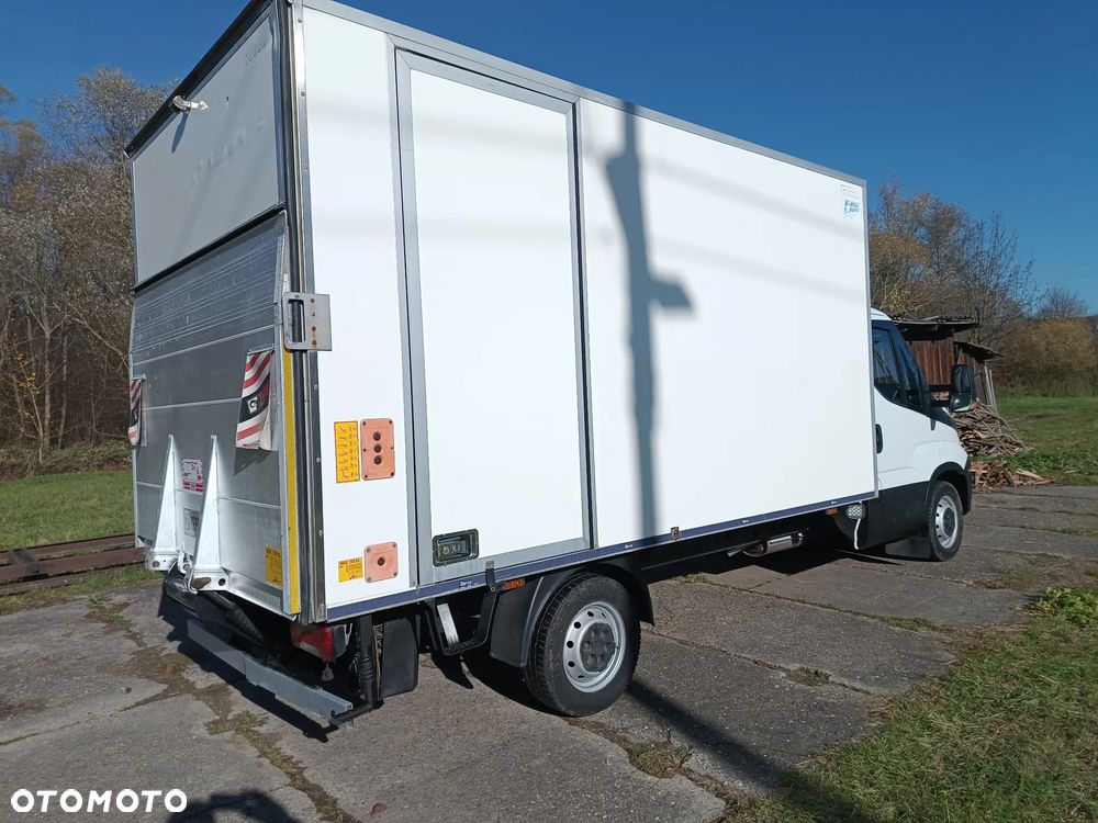 Iveco Daily KONTENER+ WINDA ZEPRO (750kg) 2.3 diesel 156 kM AUTOMAT 2017 WEBASTO, KAMERA, NAVI, GOTOWY DO PRACY! - 9