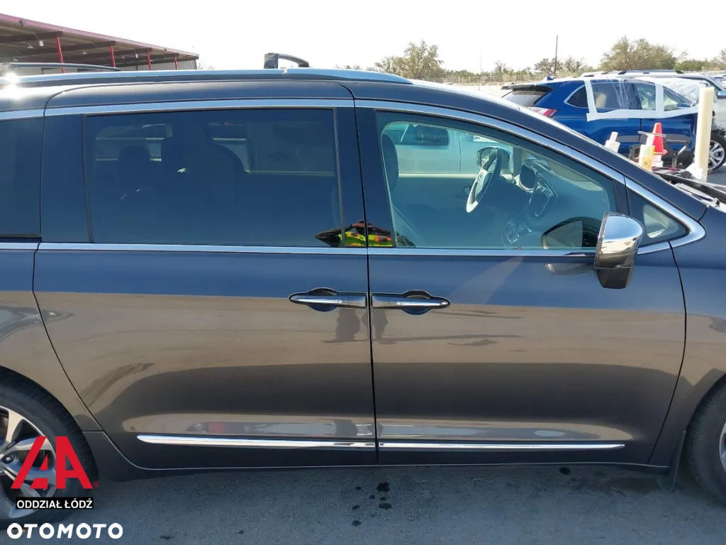 Chrysler Pacifica - 10