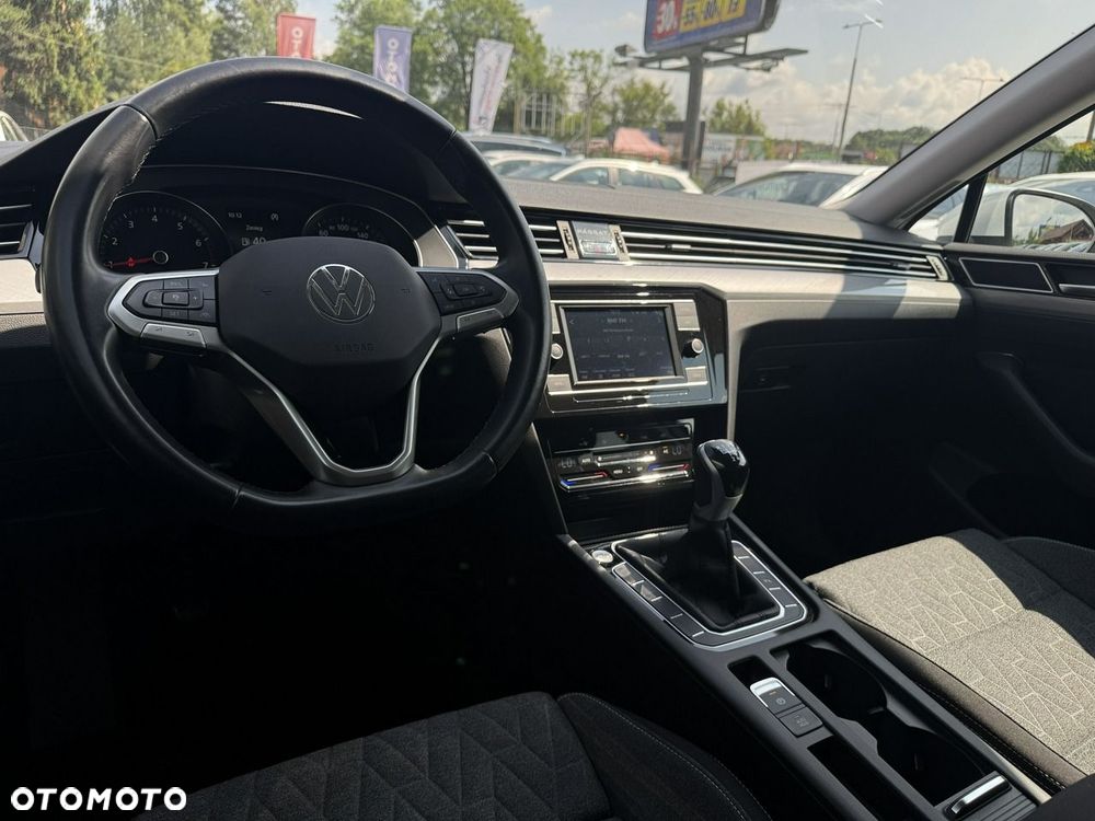 Volkswagen Passat - 16