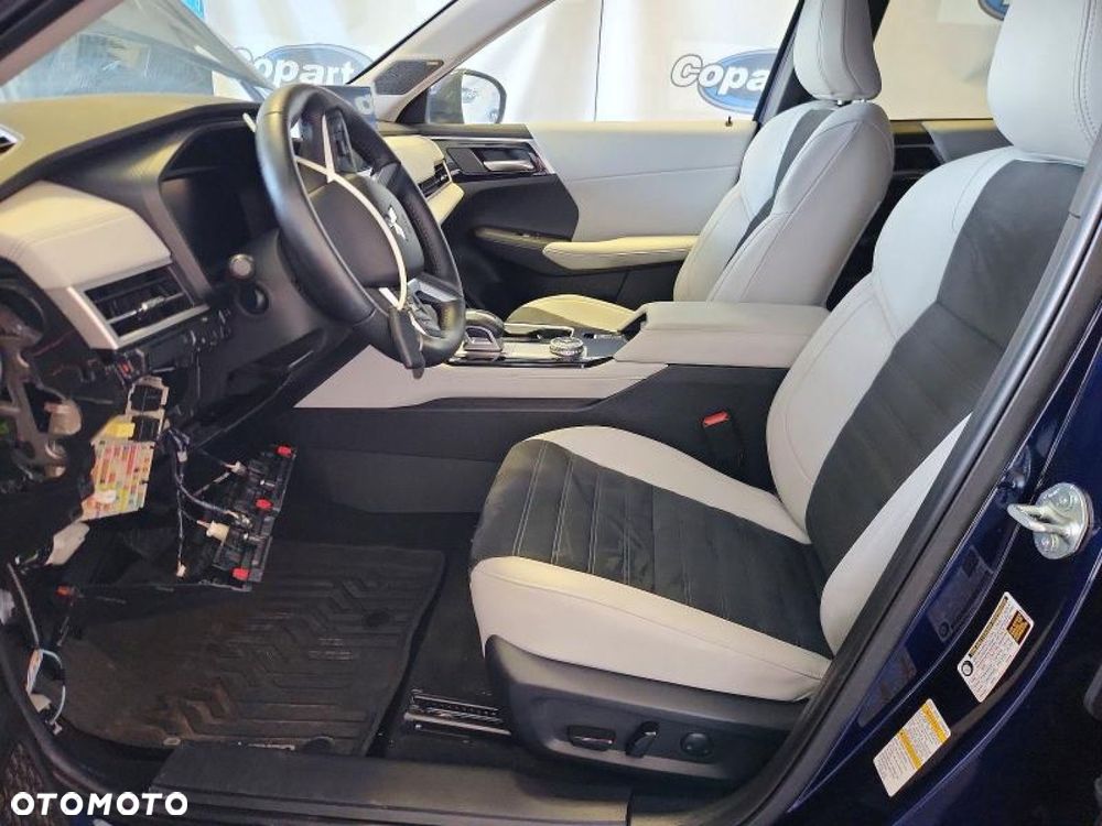 Mitsubishi Outlander - 7