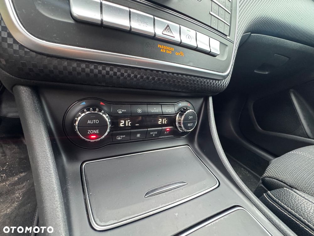 Mercedes-Benz Klasa A 180 7G-DCT AMG Line - 20