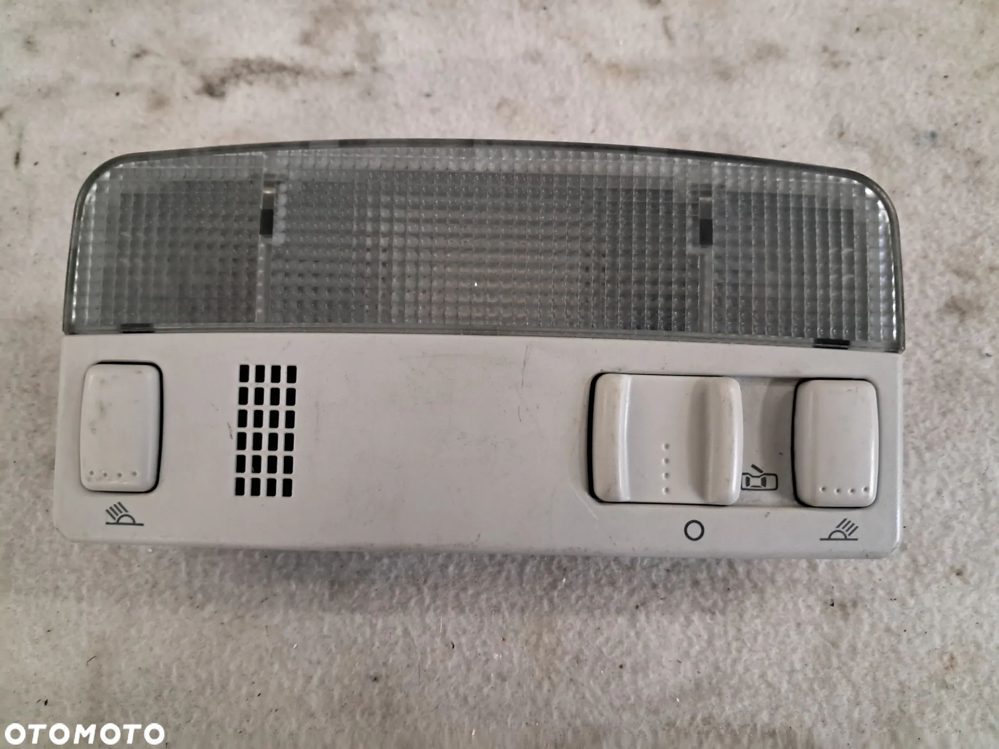 Lampka Podsufitki Wnętrza Oświetlenie Kabiny VW Seat Skoda 3B0947105C - 1