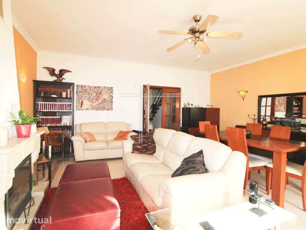 Moradia em banda T4, arquitetura tradicional com garagem - Vale Mil... - Grande imagem: 2/30