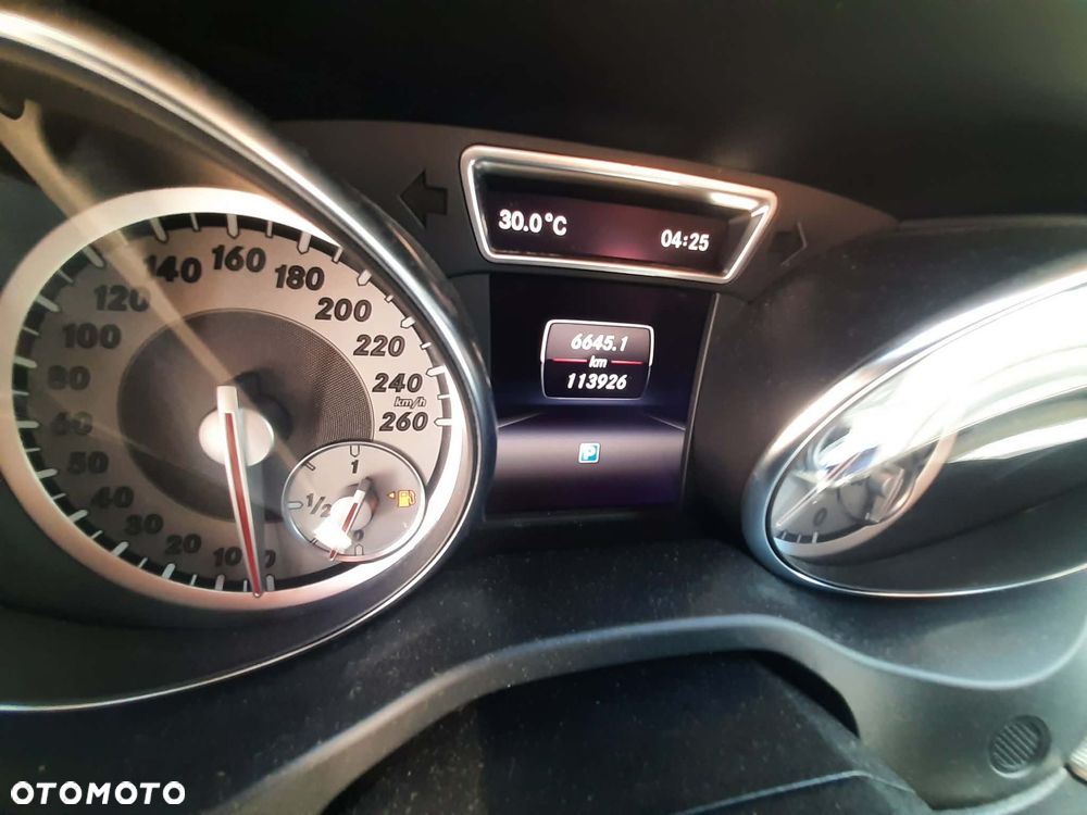 Mercedes-Benz GLA 180 d Urban - 12