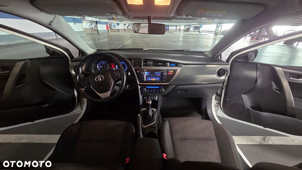 Toyota Auris 1.6 Premium + - 23