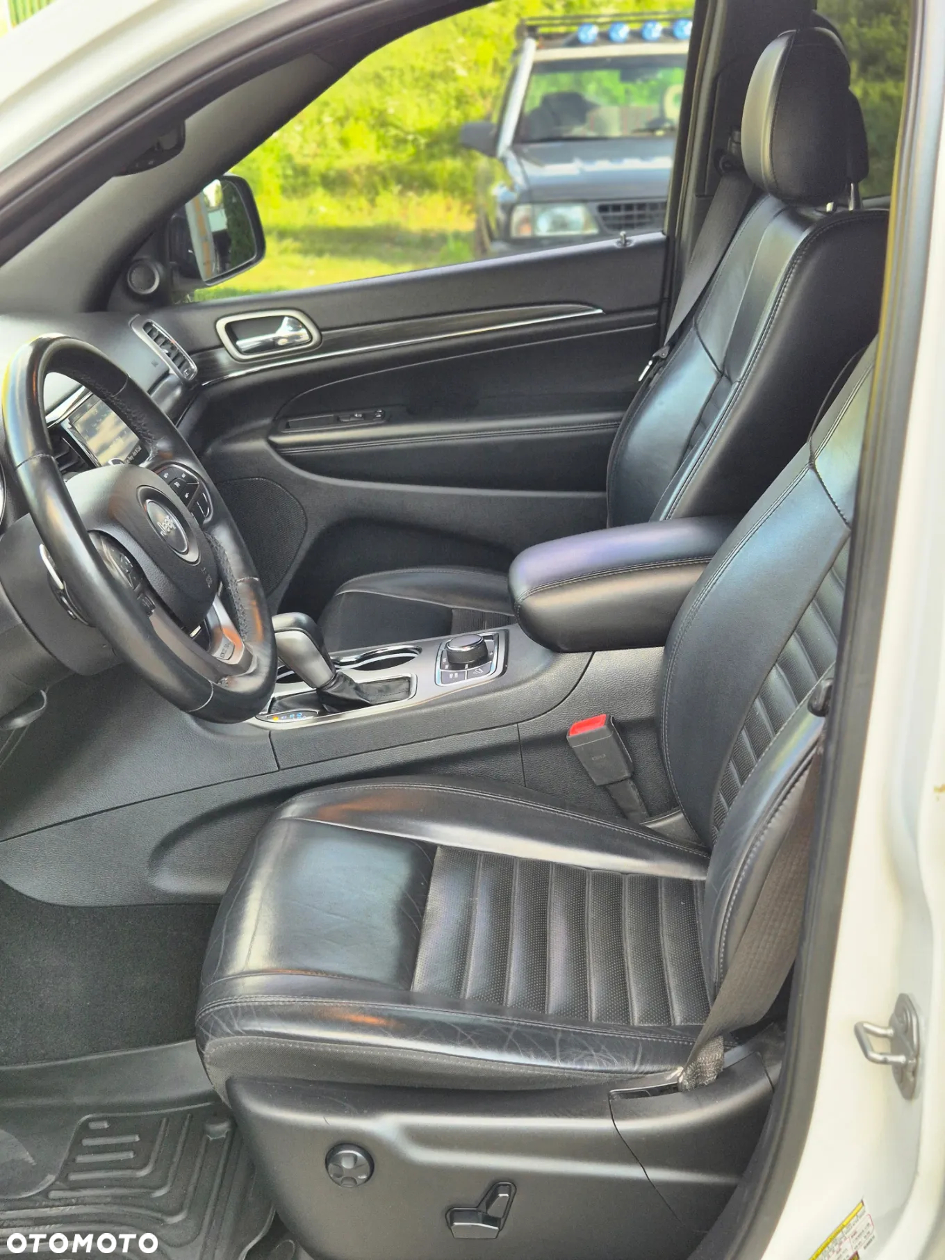 Jeep Grand Cherokee - 30