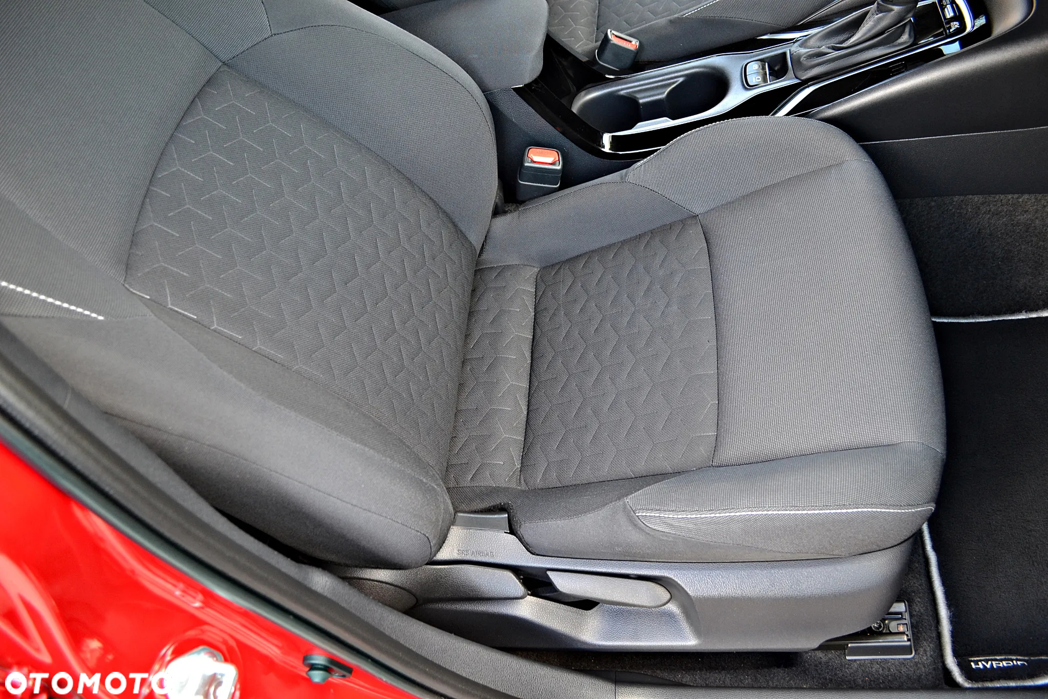 Toyota Corolla 1.8 Hybrid Executive - 28