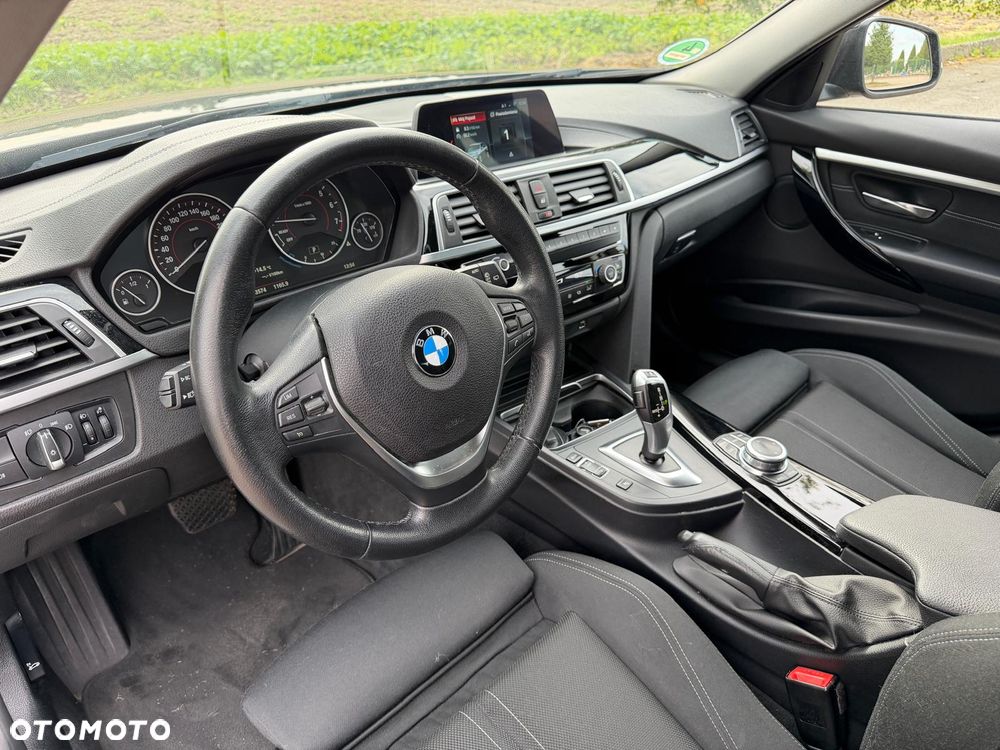 BMW Seria 3 320i xDrive Sport Line - 15
