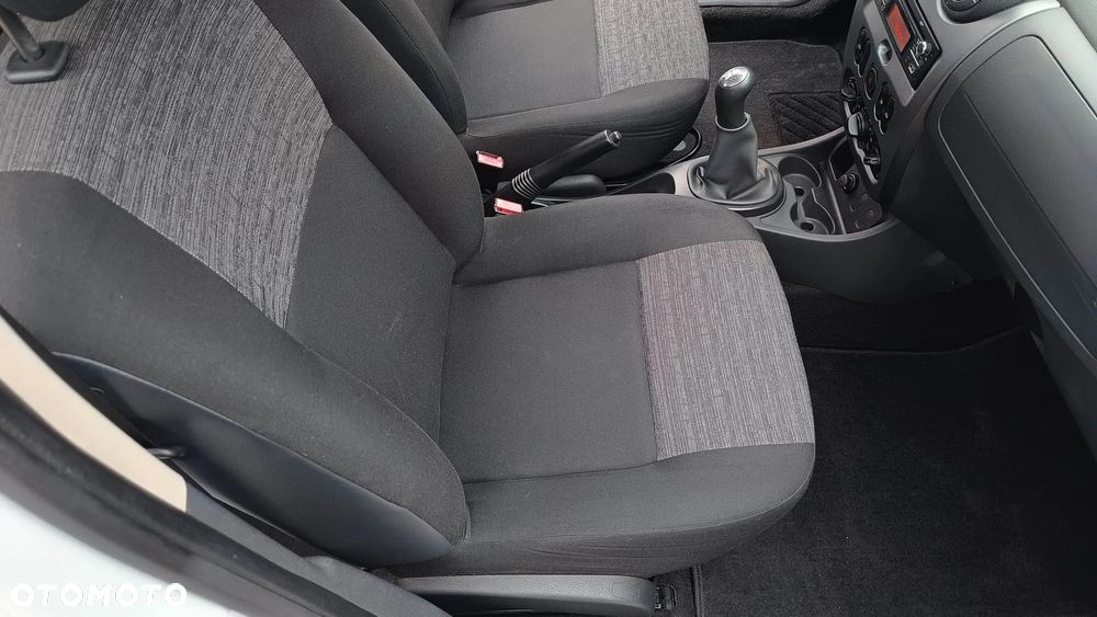 Dacia Duster 1.6 16V 4x2 - 19