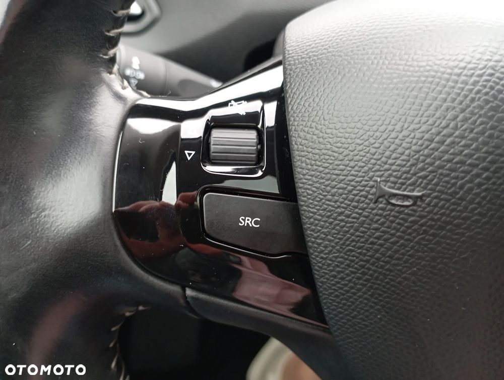 Peugeot 308 1.2 PureTech Allure S&S EAT6 - 19