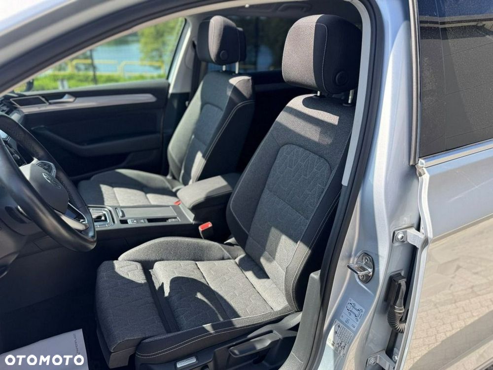 Volkswagen Passat - 11