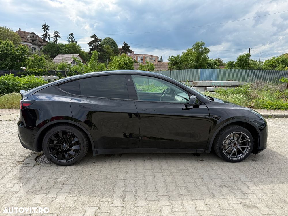 Tesla Model Y - 3