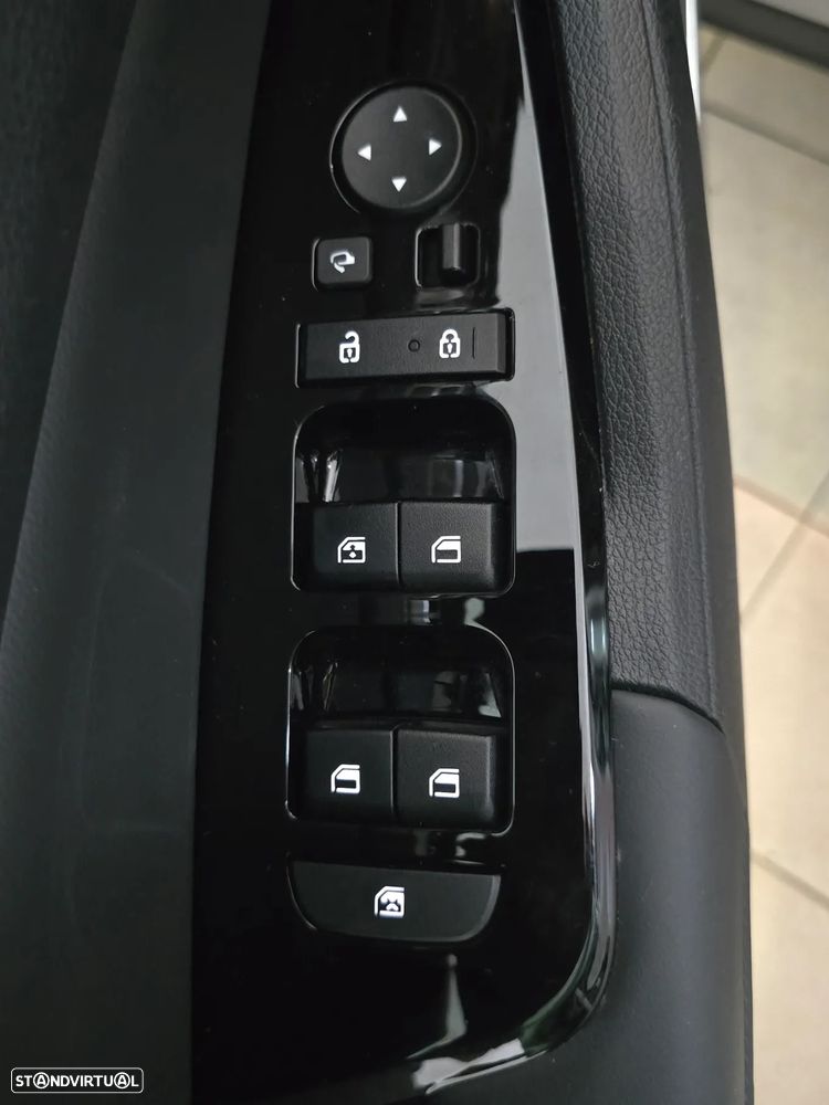 Kia Sportage 1.6 T-GDi PHEV Tech - 19