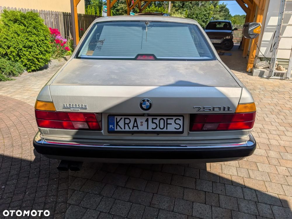 BMW Seria 7 750iL - 22