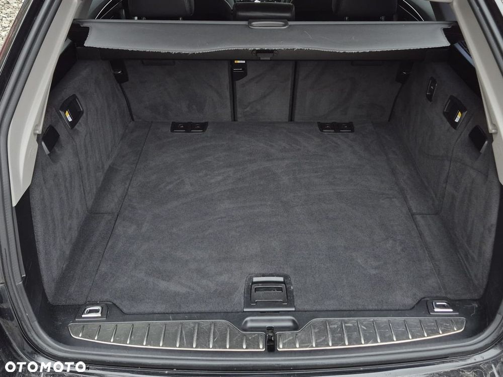 BMW Seria 5 525d - 23