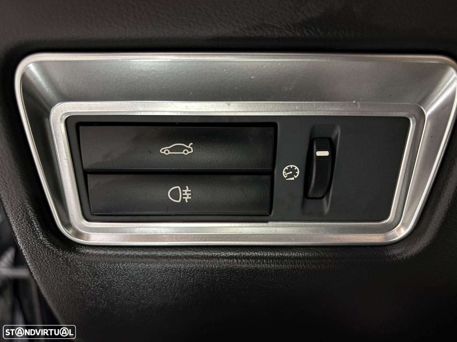 Jaguar XF 2.2 D Premium Luxury - 17